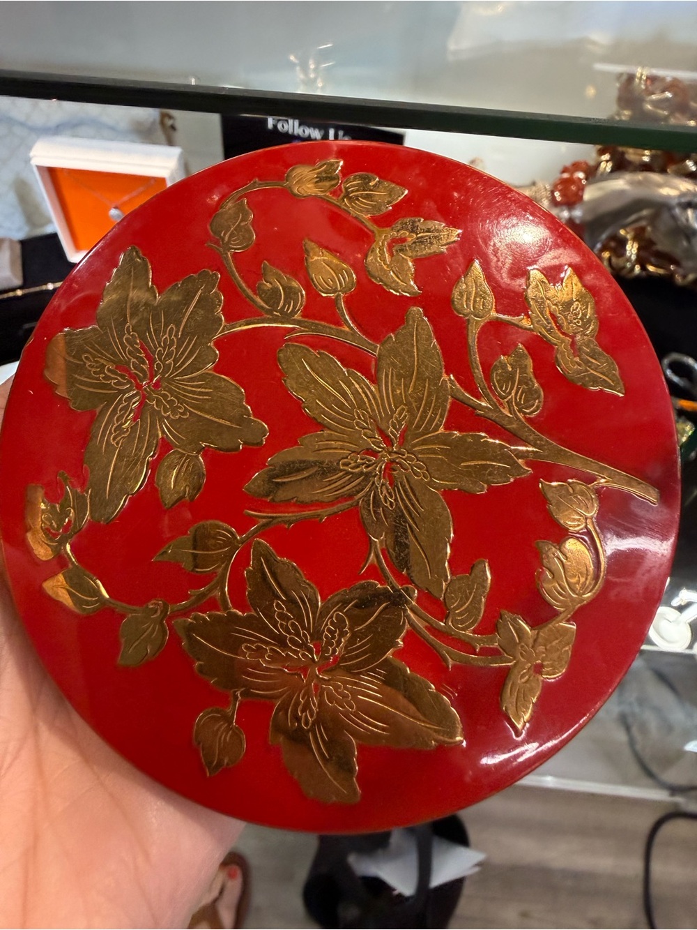 Antique Red Round Floral Lacquered compact